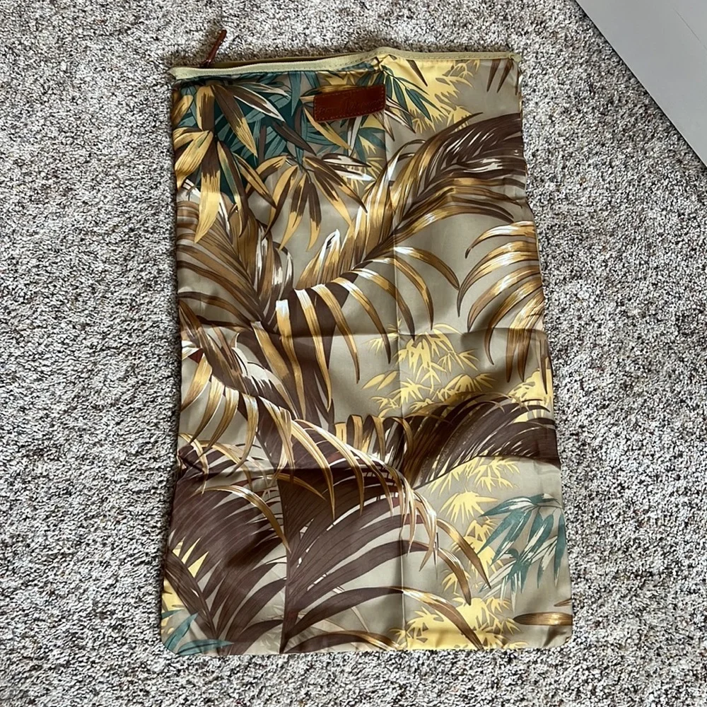 NWOT Tommy Bahama travel accessories .